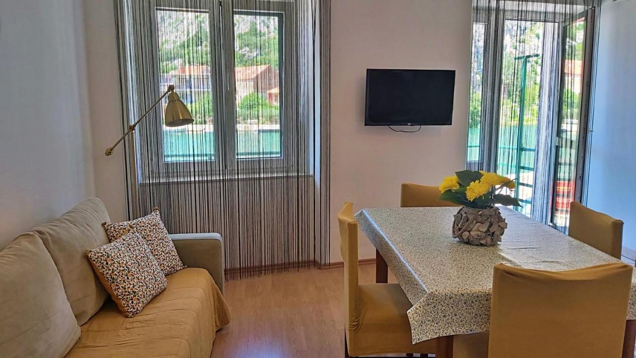 Apartment Mandic 奥米什 外观 照片