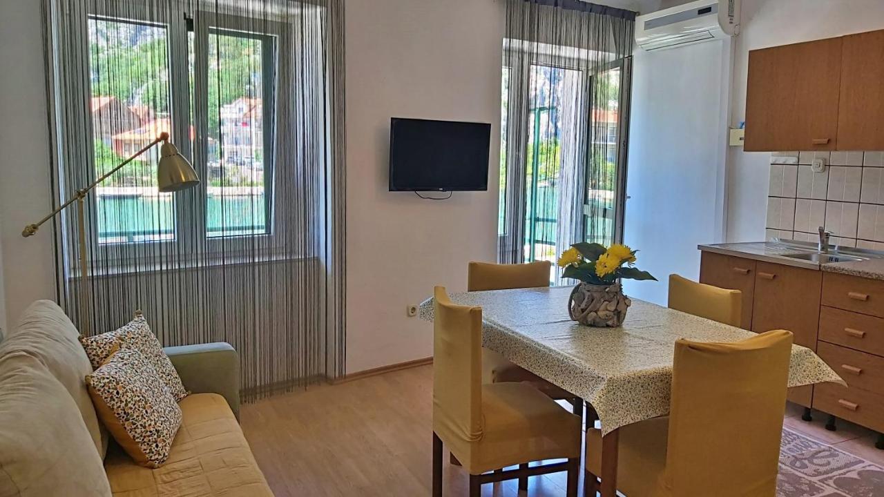 Apartment Mandic 奥米什 外观 照片