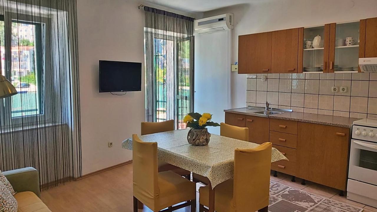 Apartment Mandic 奥米什 外观 照片