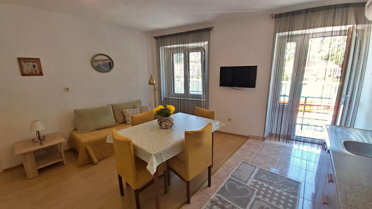 Apartment Mandic 奥米什 外观 照片